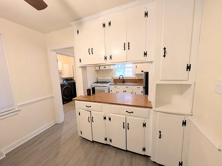 1410 Williamsburg Rd — Photo 2