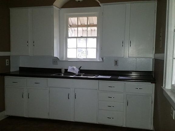 4th image of 1243 Elliott St