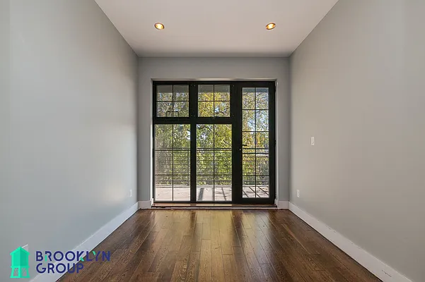 Rented by Brooklyn Group | media 24