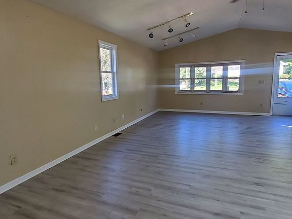 3rd image of 2318 Koehler Ave