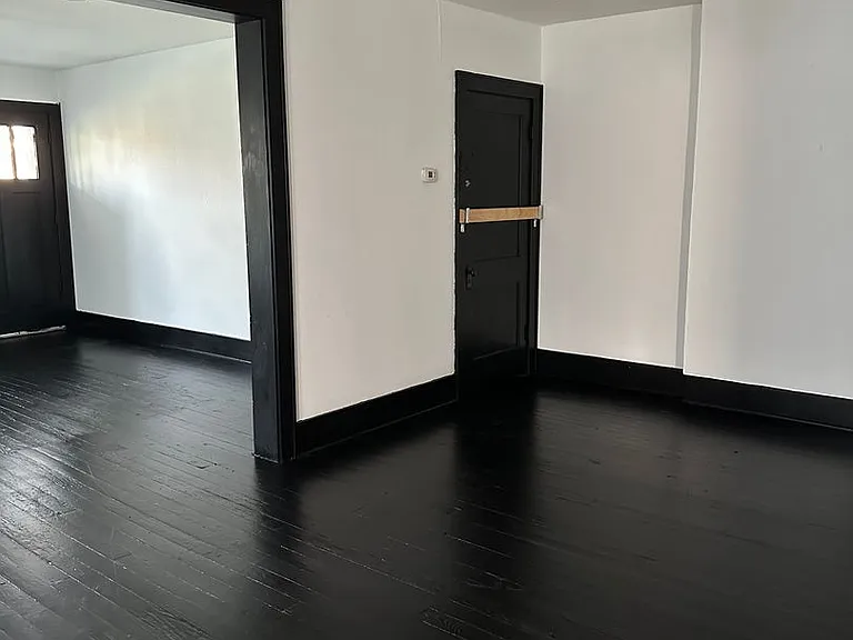 1413 Wellesley Ave — Photo 3
