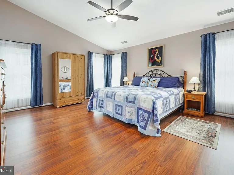 6624 Thurlton Dr — Photo 13