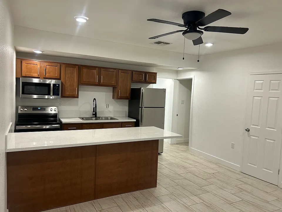 2719 W Maryland Ave #101