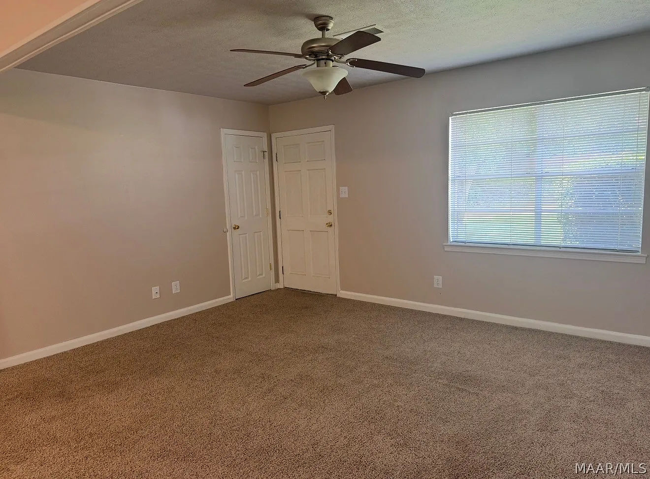 3 bed, 1.5 bath, 1250 sqft, $1,300 — Photo 3