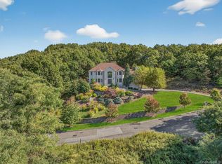 80 Halley Dr, Pomona, NY 10970