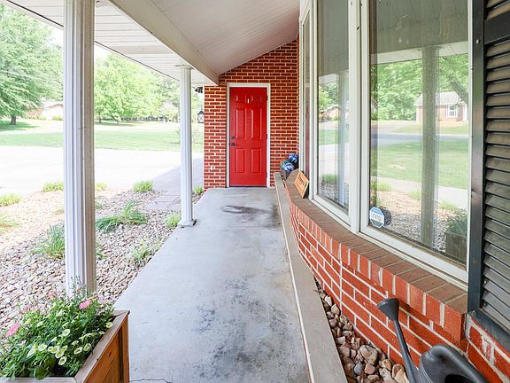 3rd image of 806 Usher St