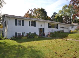 302 Rosemary Ct, Jefferson, WI