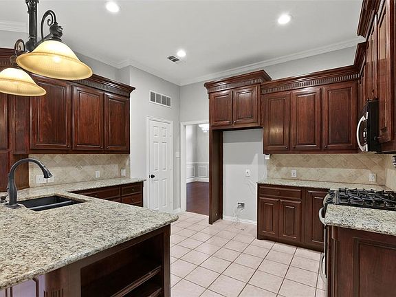 4th image of 415 Bronco Cir
