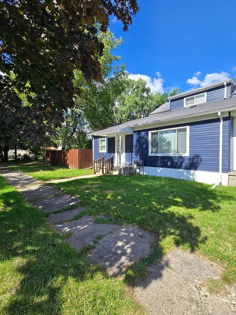 2BR / 1BA Duplex in Saginaw — Photo 2