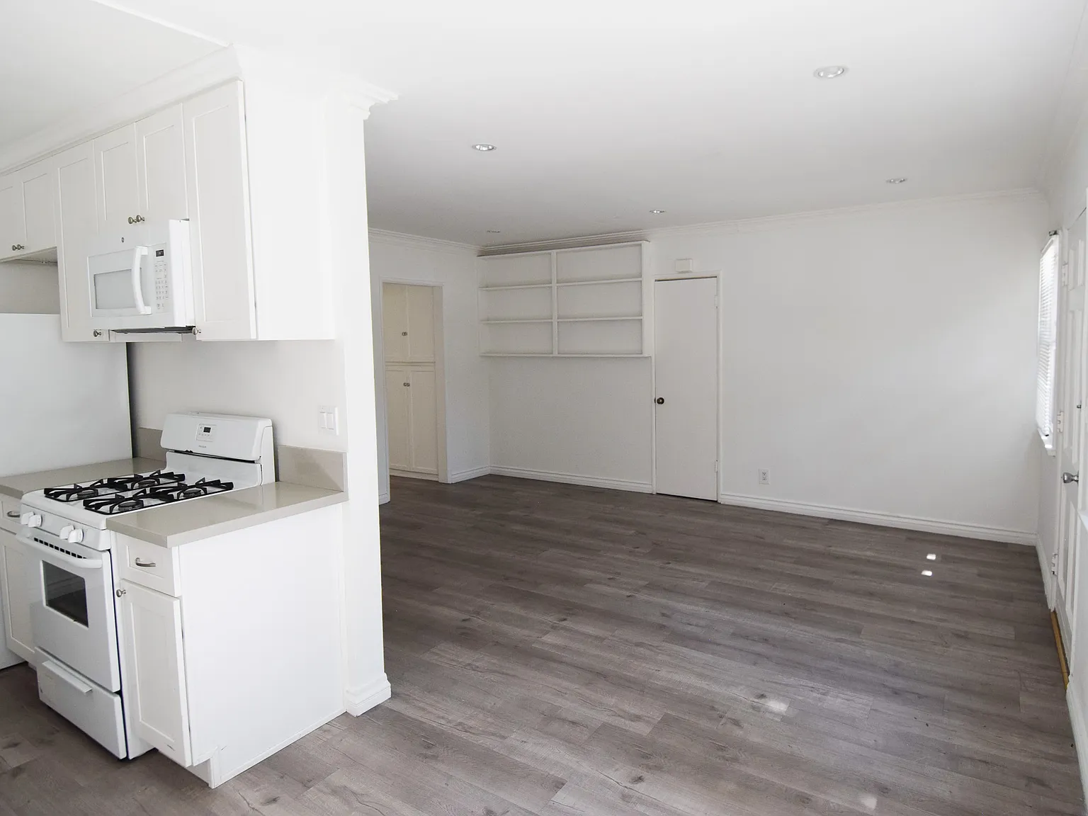 10385 Olympic Blvd — Photo 3