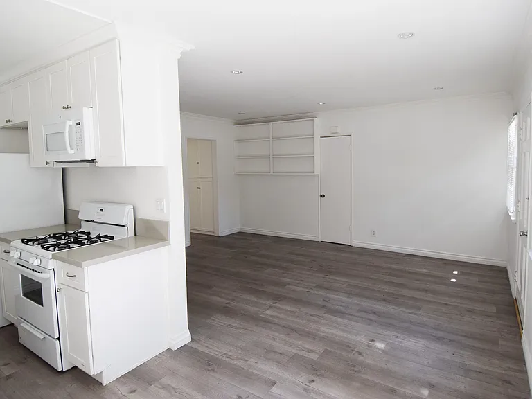 10385 Olympic Blvd — Photo 4