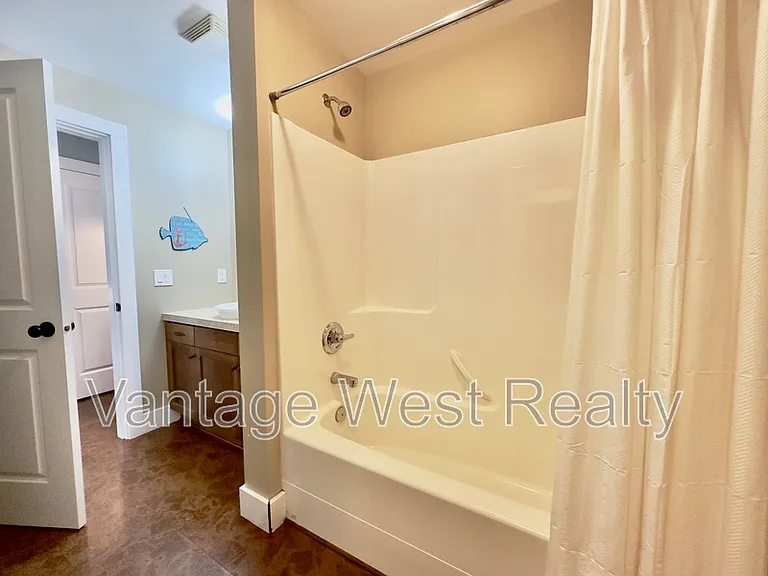 756B Wardlaw Ave — Photo 9