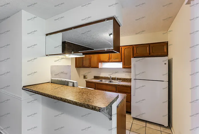 3 bed, 1.0 bath, 1527 sqft, $1,450 — Photo 4