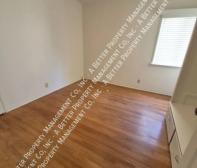 48 Roycroft Ave — Photo 3