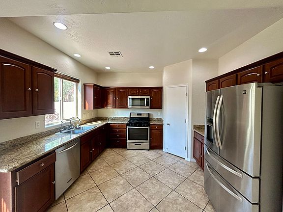 5th image of 4405 Galapagos Ave