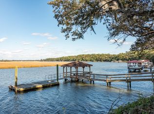 8678 Peters Point Rd, Edisto Island, SC 29438