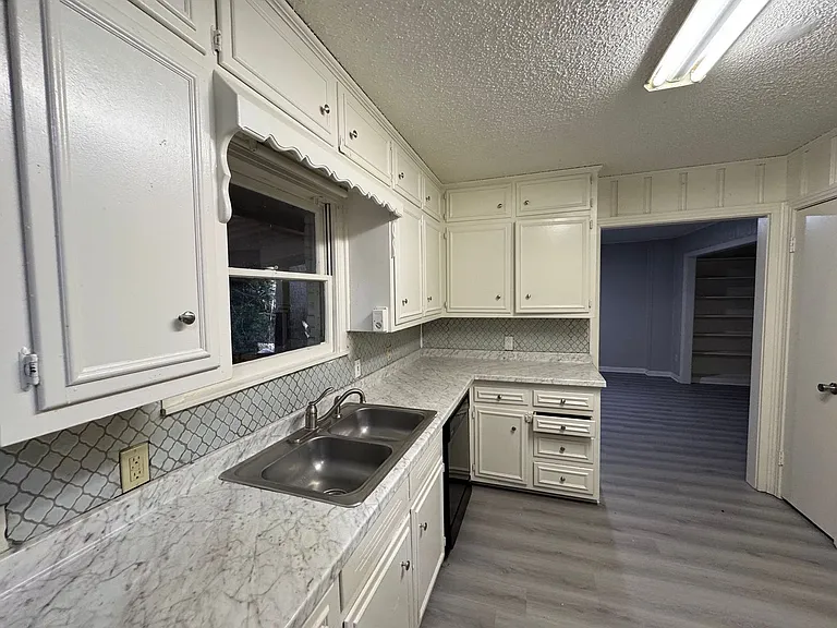 3500 Sturgis Ln — Photo 3
