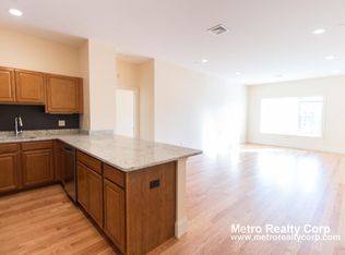 5165 Washington St APT 14, West Roxbury, MA 02132