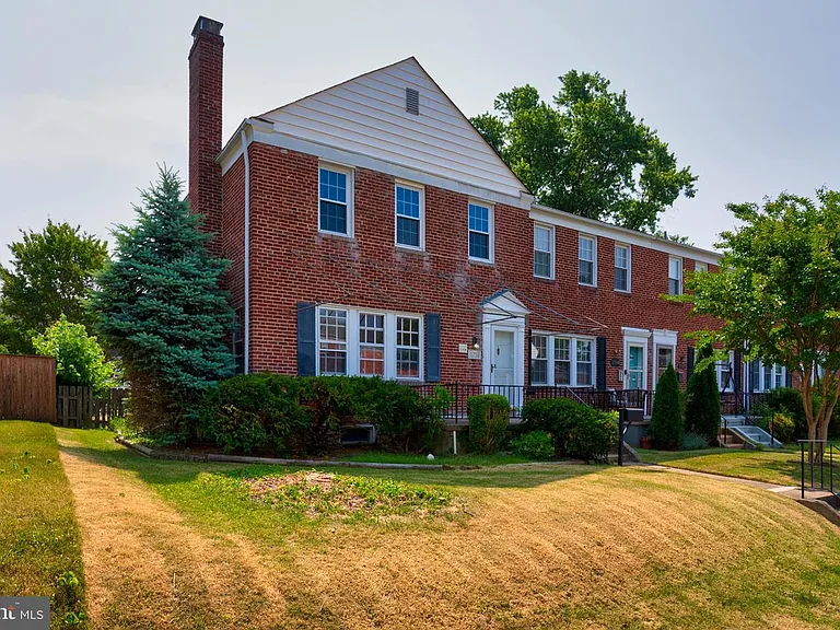 1738 Glen Ridge Rd — Photo 2