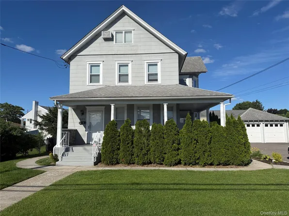 671 Main St APT 1, Farmingdale, NY 11735