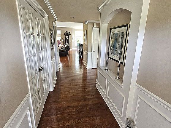 5th image of 10073 Meadow Glen Dr
