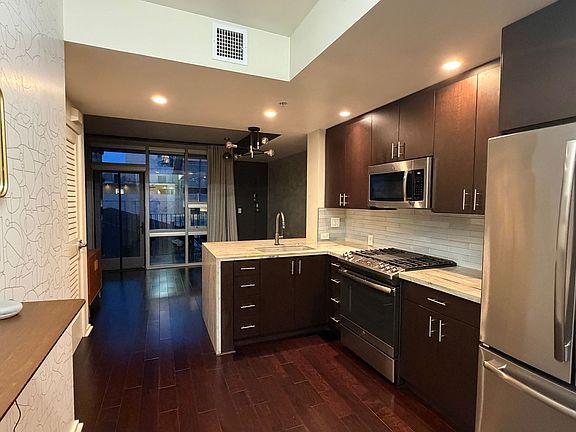 4th image of 321 10th Ave Unit 1305