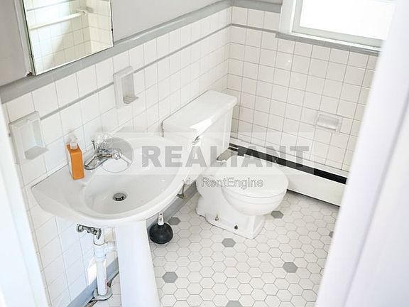 5th image of 517 N 3rd St