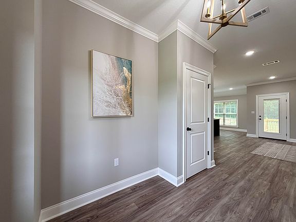 3rd image of 68 Meadow Breeze Rd