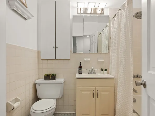 559 Warren Street image 7 of 9