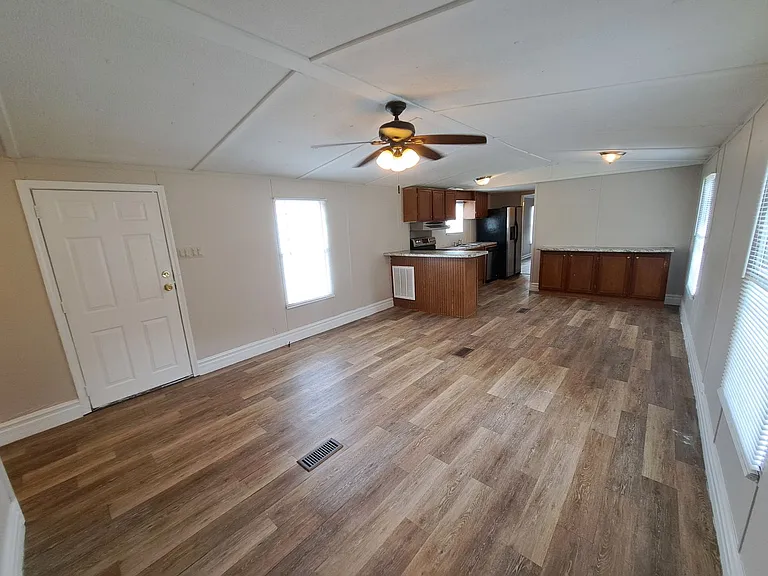 2821 Hillcrest Ave #8 — Photo 4