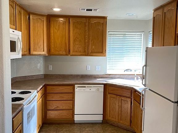 3rd image of 2210 Arlington Dr #2214