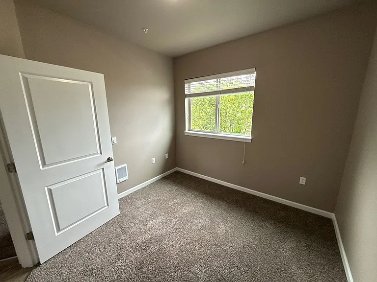 Hawthorne Place Apartments — Photo 18