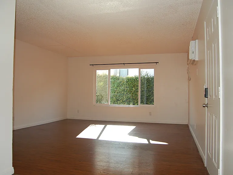 659 S Webster Ave #17 — Photo 15