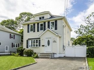 2020 Oakmere Dr, Baldwin, NY 11510