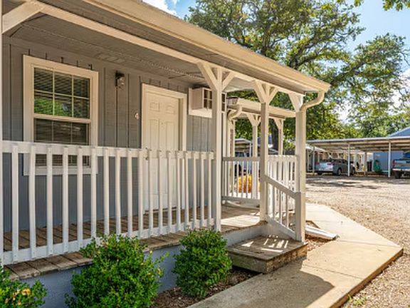2nd image of 720 Pritchett Ln #F825ad290