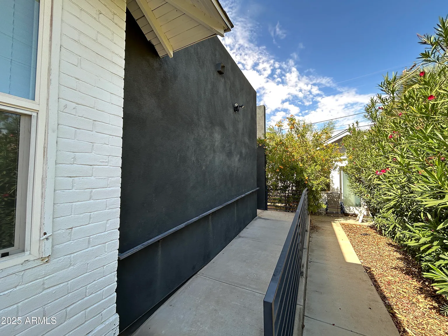 1 bed, 1.0 bath, 2788 sqft, $1,350 — Photo 3