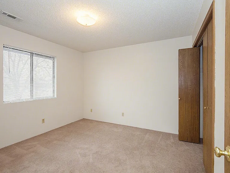 2419 J St #4 — Photo 16