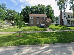 305 W 2nd St, Momence, IL 60954