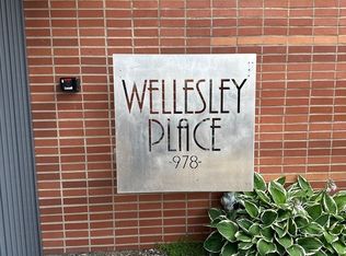 978 Worcester St #407, Wellesley, MA 02482