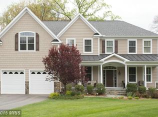 9915 Stoughton Rd, Fairfax, VA 22032