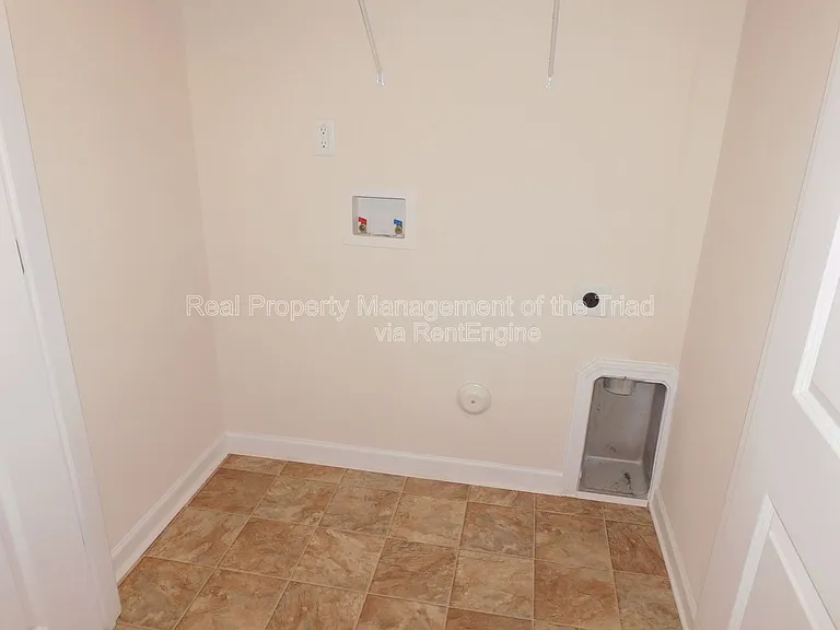 415 Hidden Brook Ln — Photo 19