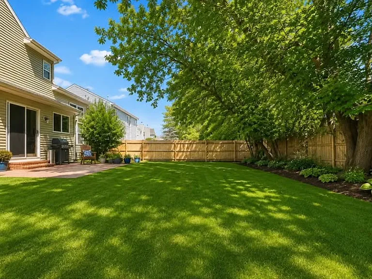 1205 Warwick Ct — Photo 3