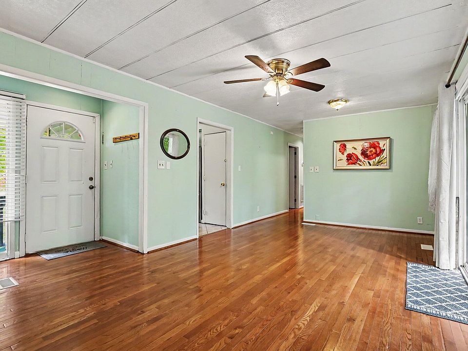 1st image of 7201 Bentley Cir