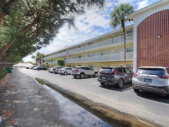2nd image of 1951 NE 39th St APT 239
