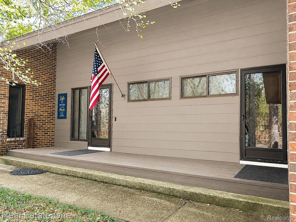 1st image of 32674 Bingham Ln