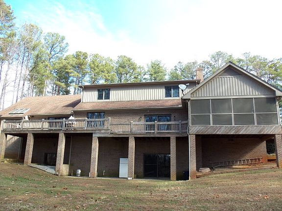 2nd image of 901 Forest Hill Dr