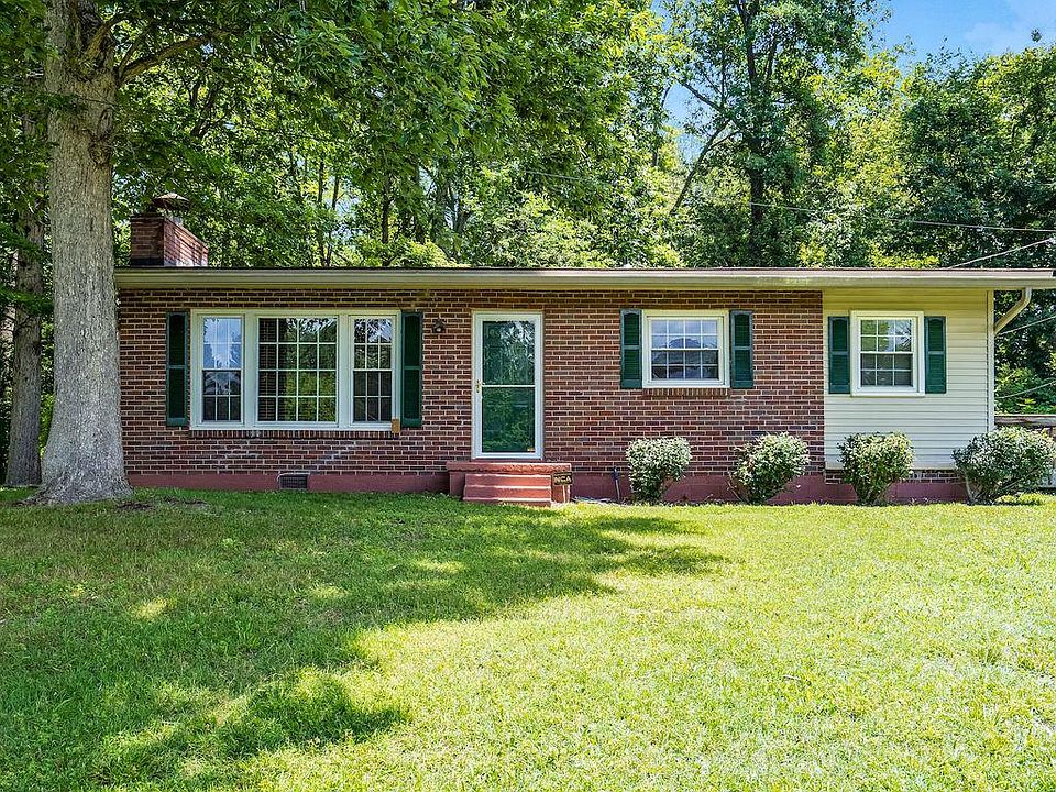 1st image of 1002 Lakeside Cir