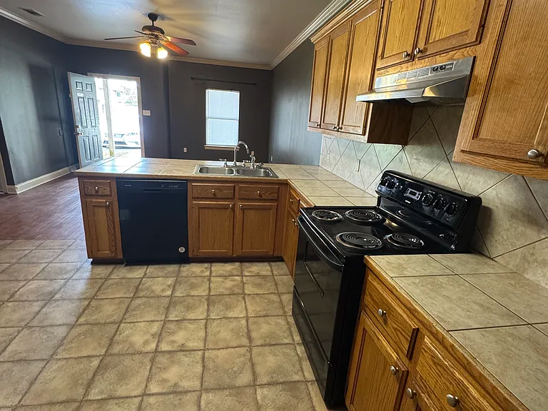 1820 Jade Ave — Photo 6