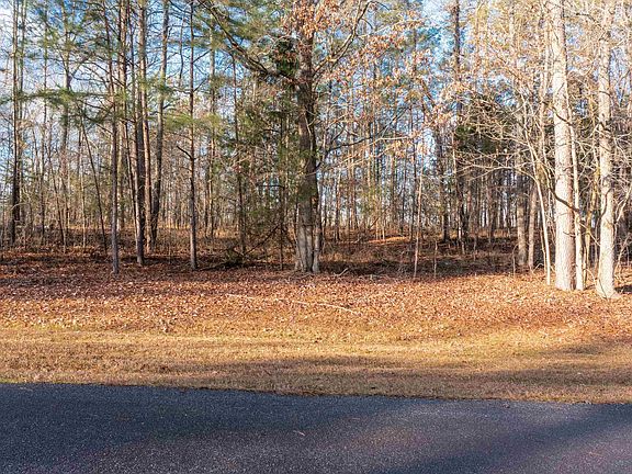 3rd image of 101 Fernbank Ln #1