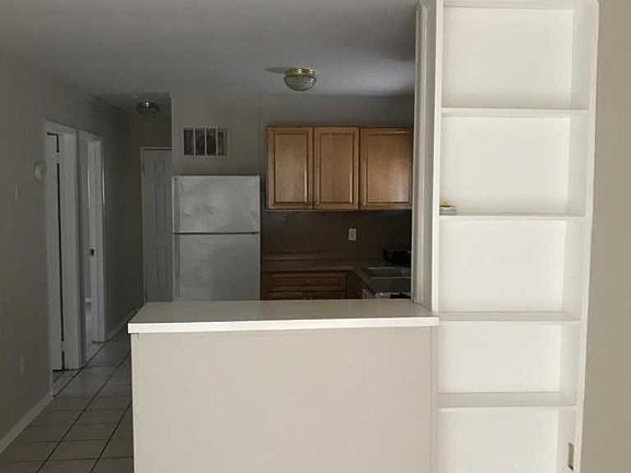 5th image of 505 Laurel Blvd